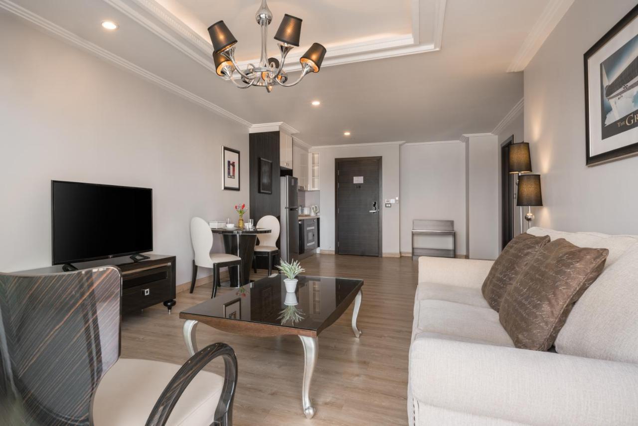 Sirin Exclusive Hotel And Residence Pattaya Bagian luar foto