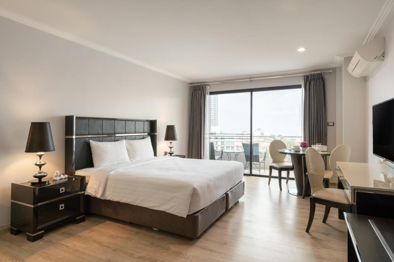 Sirin Exclusive Hotel And Residence Pattaya Bagian luar foto