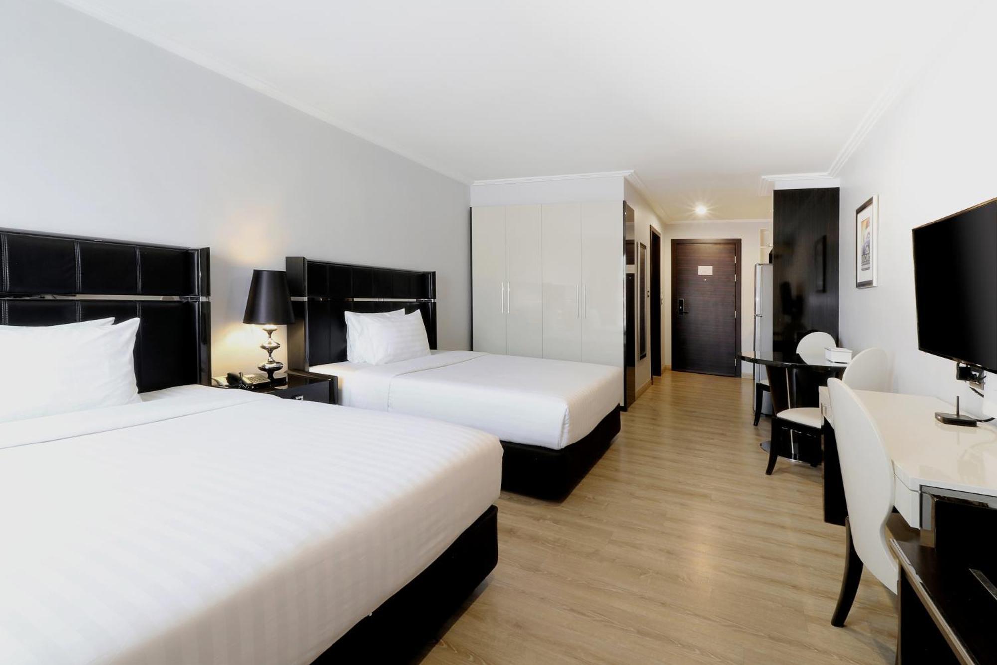 Sirin Exclusive Hotel And Residence Pattaya Bagian luar foto