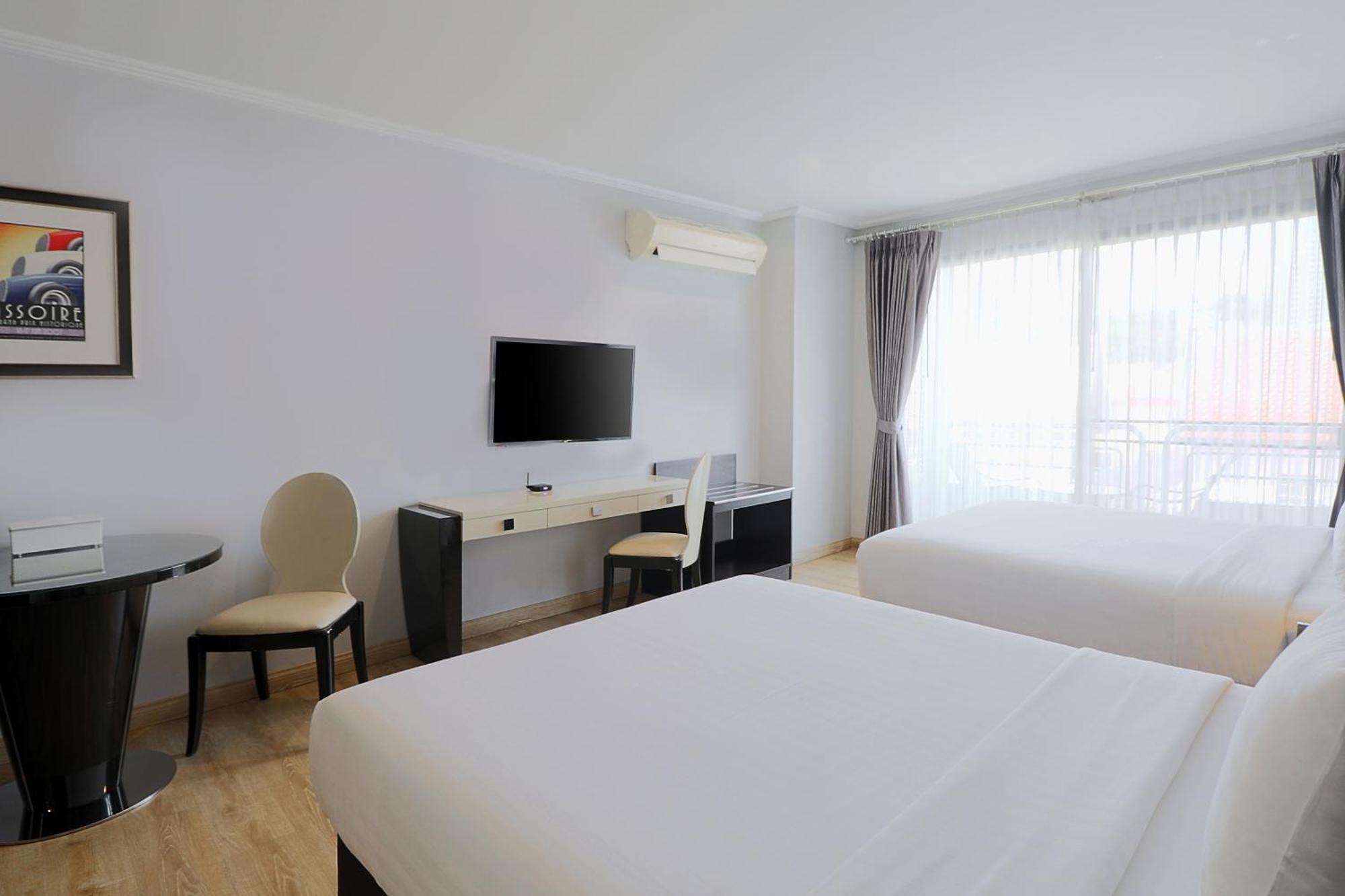 Sirin Exclusive Hotel And Residence Pattaya Bagian luar foto