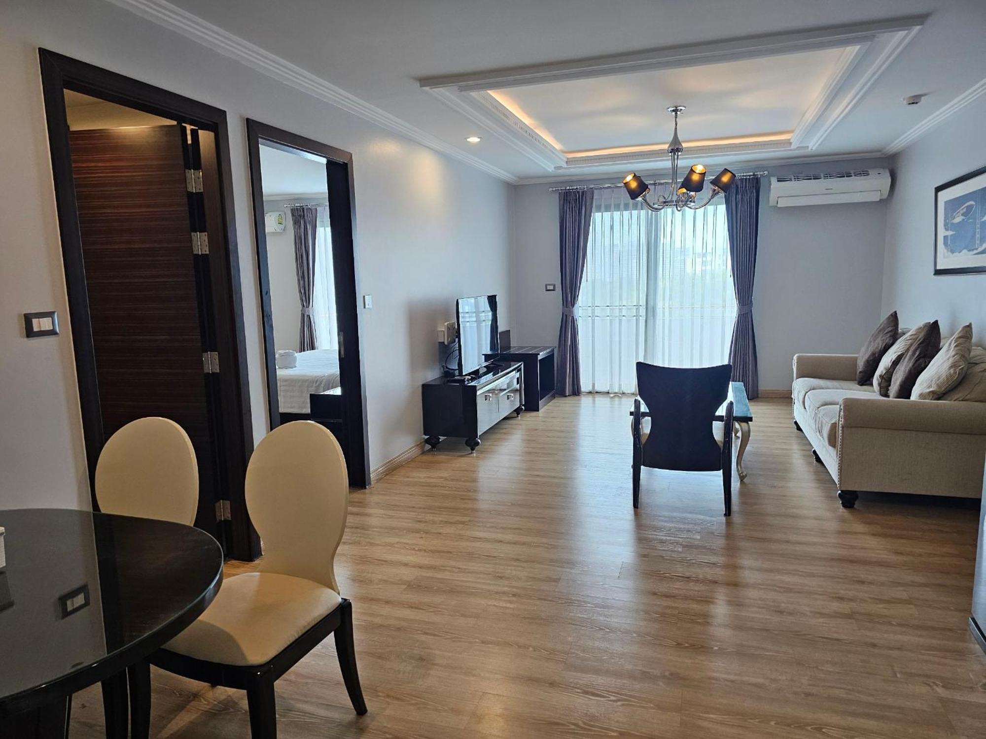 Sirin Exclusive Hotel And Residence Pattaya Bagian luar foto
