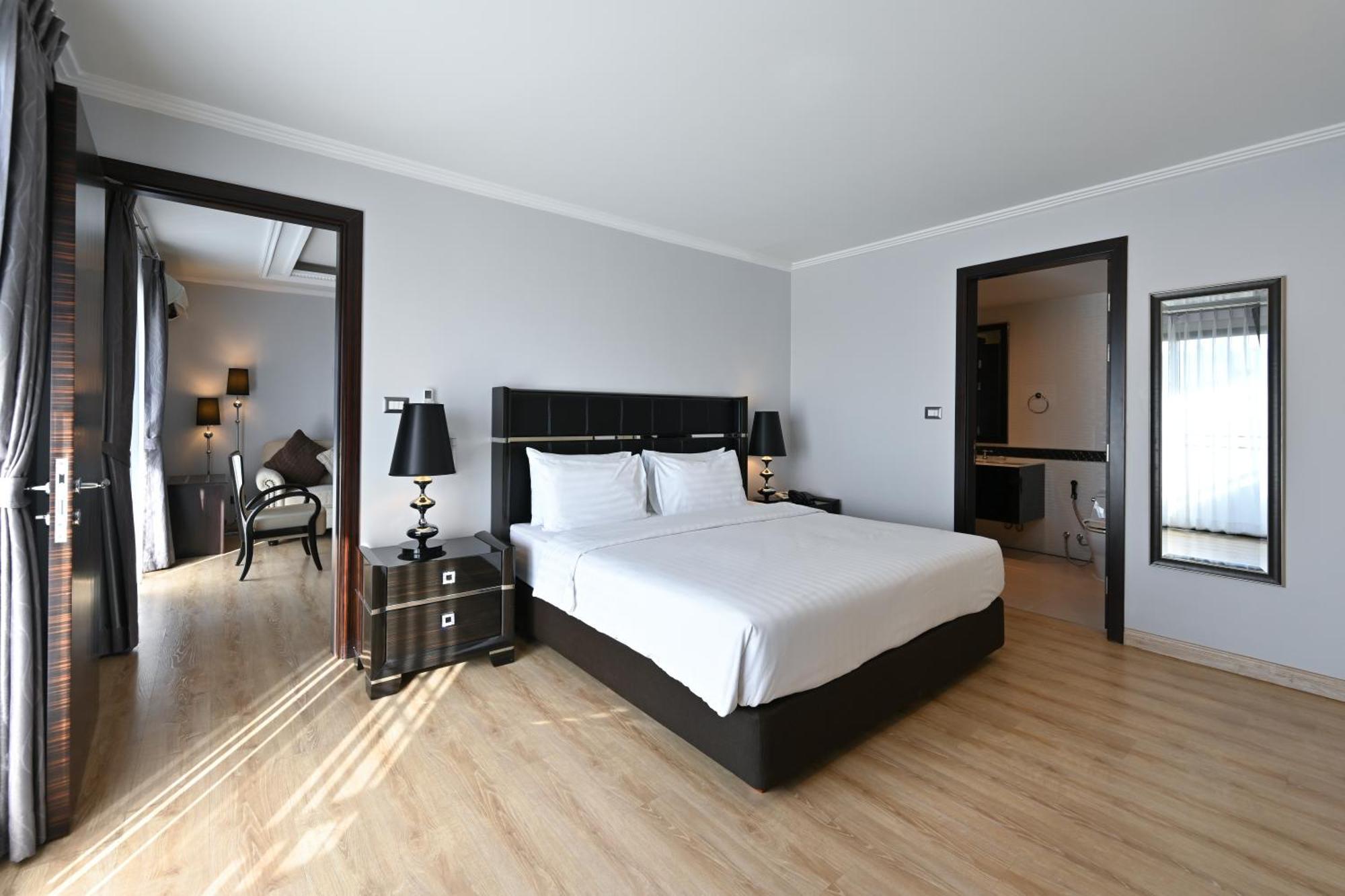 Sirin Exclusive Hotel And Residence Pattaya Bagian luar foto