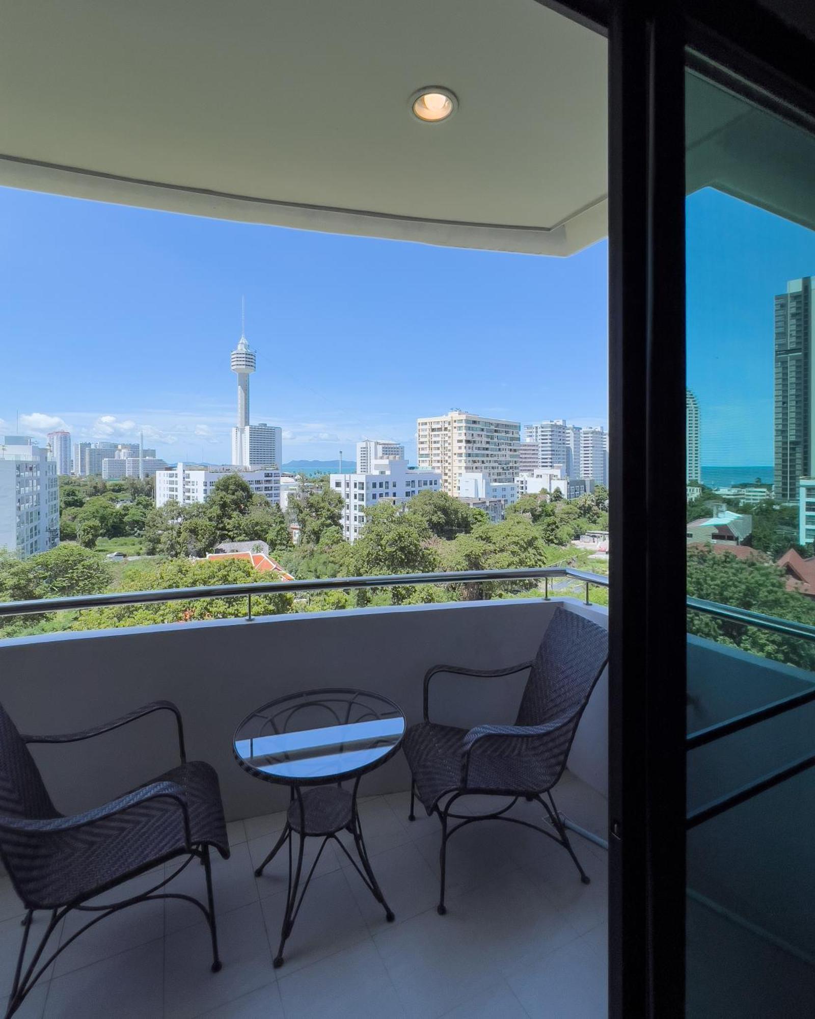 Sirin Exclusive Hotel And Residence Pattaya Bagian luar foto