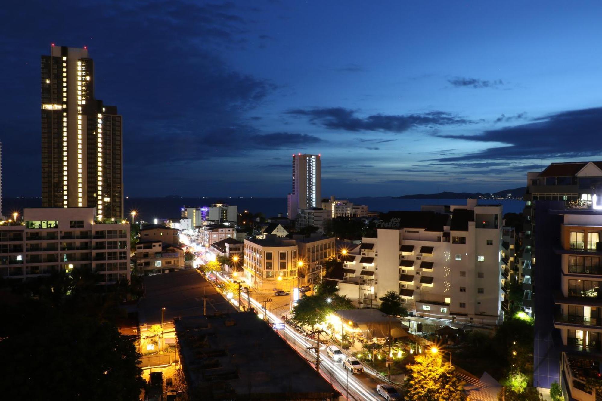 Sirin Exclusive Hotel And Residence Pattaya Bagian luar foto